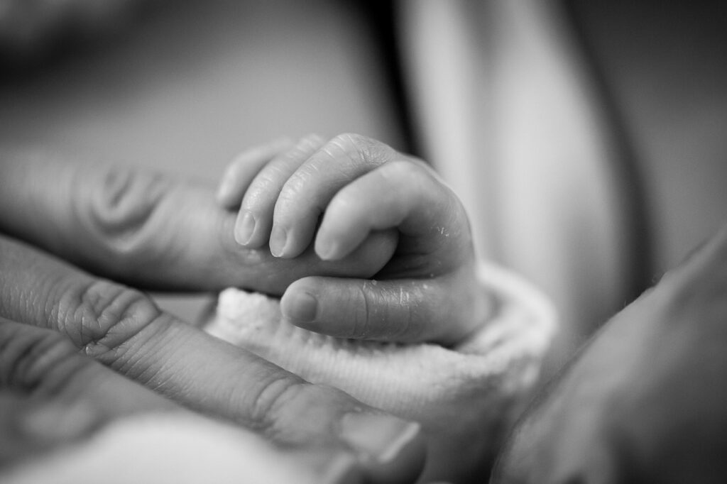 Imagem sobre what does it mean to dream about giving birth?